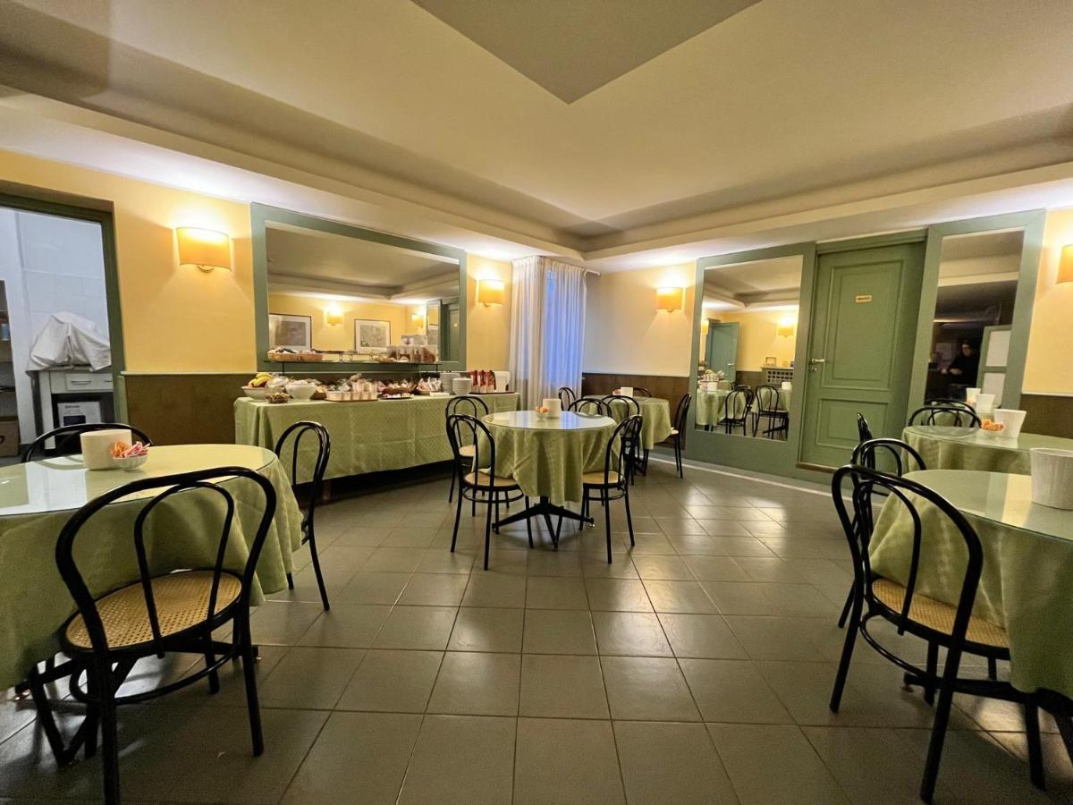 Hotel La Goletta Binasco Exterior photo
