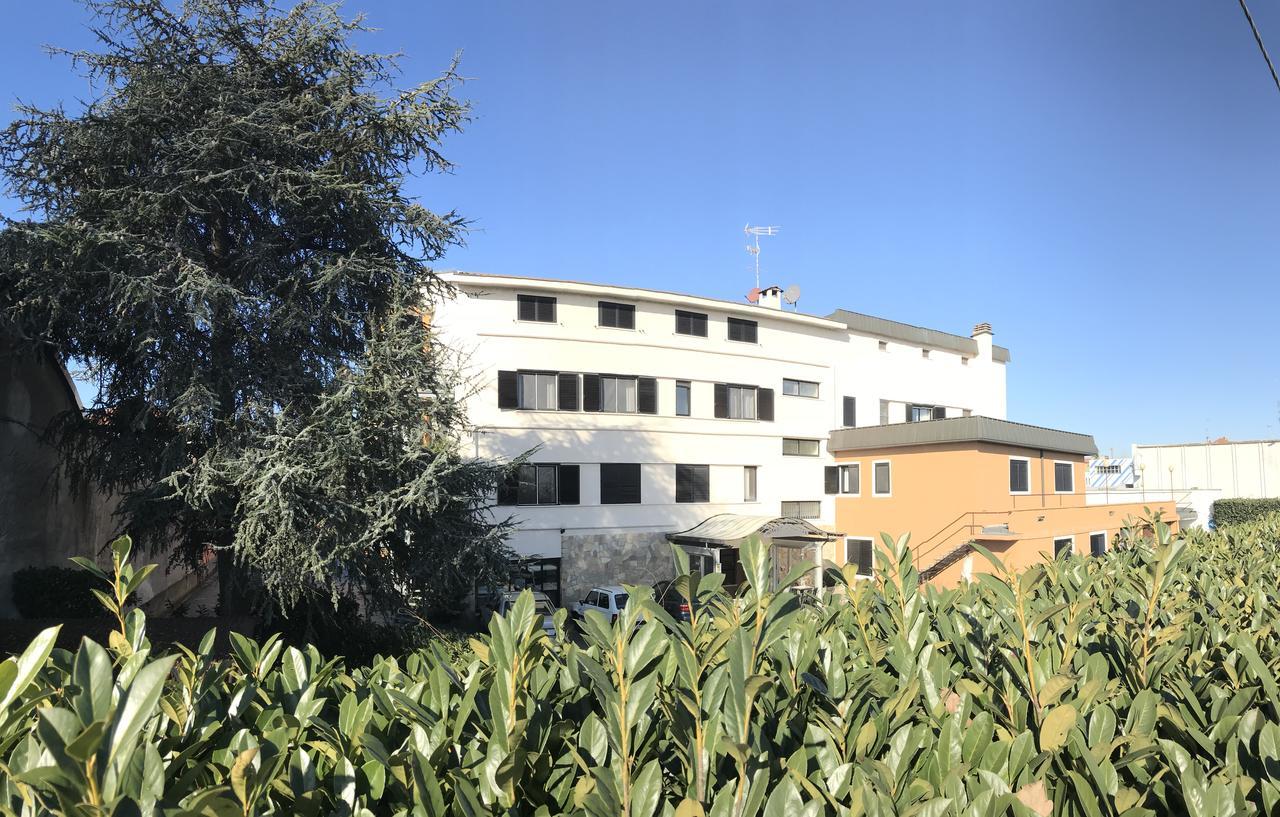 Hotel La Goletta Binasco Exterior photo